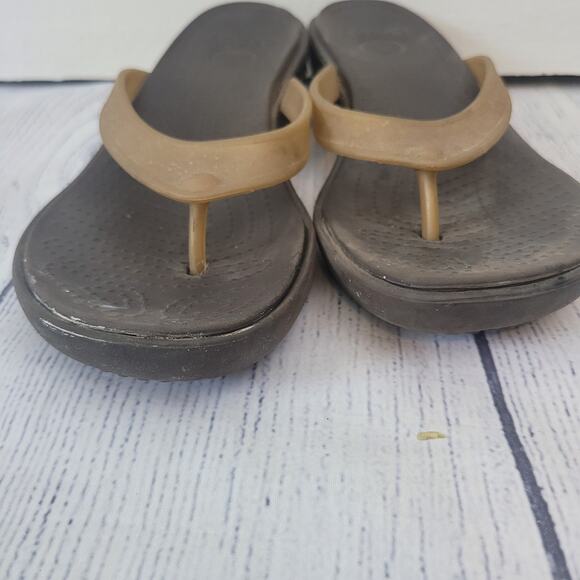 Crocs Size 9 Women's Flip-Flop Wedge Heel Sandals Beach Pool Comfort Lightweight - Picture 5 of 8